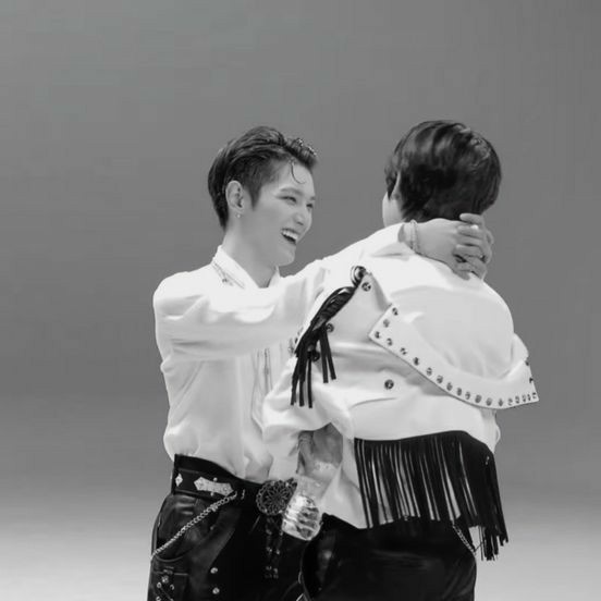 nochperfect's tweet photo. [ jaeyong prompt ] 

★ On Bended Knee ★
cw // angst https://t.co/GMKnI6AGP2