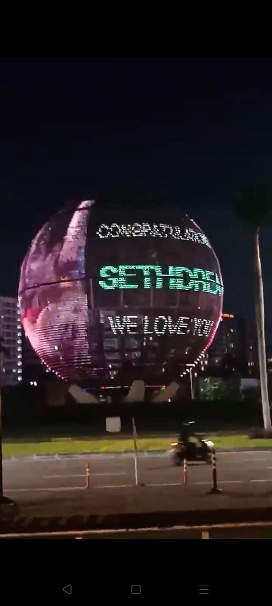 its_maemaelene's tweet photo. SethDrea on MOA Globe electronic billboard

#SGTheKissFromTheList 

CONGRATS SETHDREA https://t.co/ShezHIGsyI