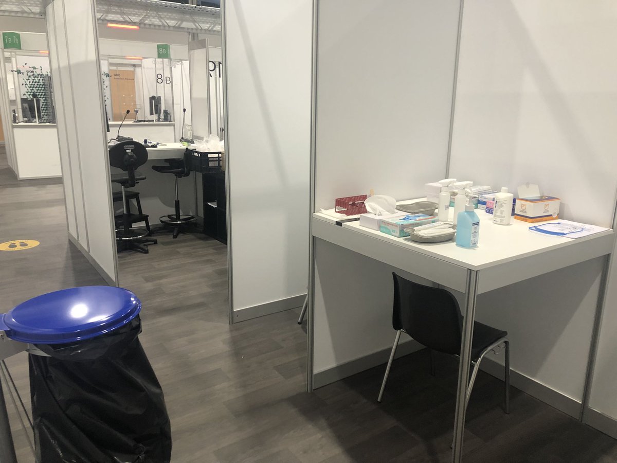 Borisschouten's tweet image. Na te zijn opgeleid assisteren wij met 65 collega’s de #GGD in de teststraat bij het afnemen en registreren van PCR testen 💪🏻 😷 Wat hebben wij toch een mooie veelzijdige job ⚓️ @kon_marine @Defensie