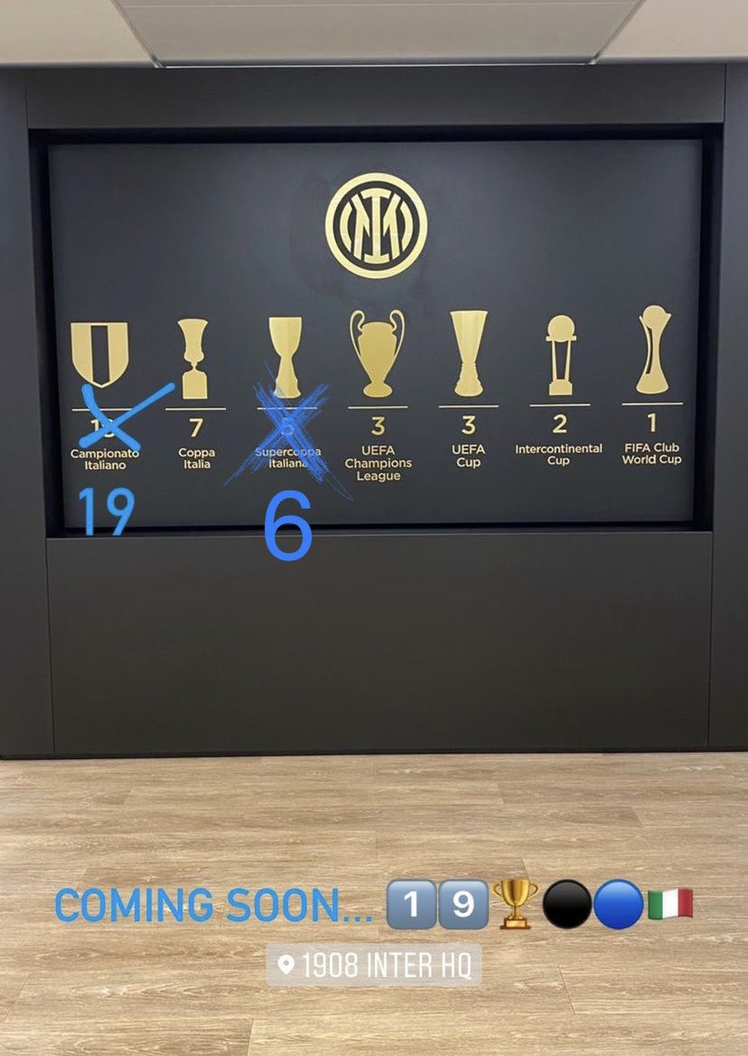 AdriFcInter's tweet photo. Hey @Inter ti sei ricordata di aggiornare il murales come hai fatto a maggio???? 🖤💙 qui intanto ci ho pensato io 😍 #Inter #imwinner #IMInter #Supercopa #ForzaInter https://t.co/O862coLcNZ