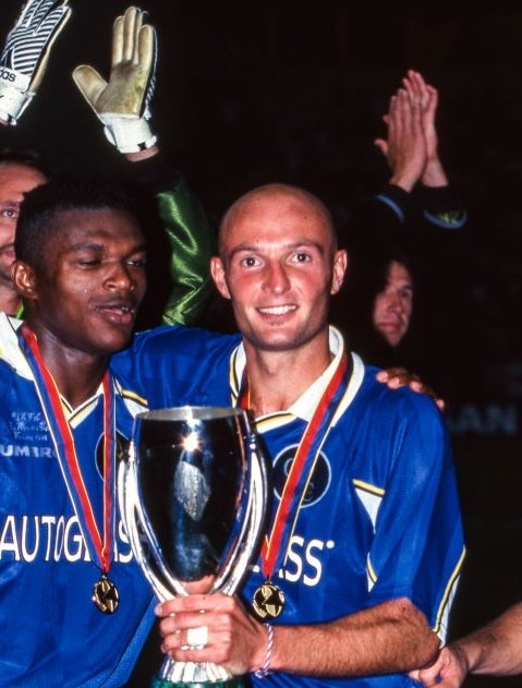 Happy Birthday to an absolute machine  of a defender, Frank Leboeuf 