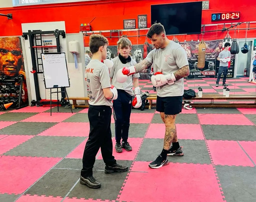 MartinMurrayBox's tweet photo. Another quality session at the @thinkf.a.s.t Academy yesterday.
The sessions with this cohort just keep getting better and better.
So proud of the improvement that each one is making in the gym, at school and at home #ItIsEasierToBuild #StrongChildren #ThanRepairBrokenAdults 🙌 https://t.co/cWWHMvVdkQ