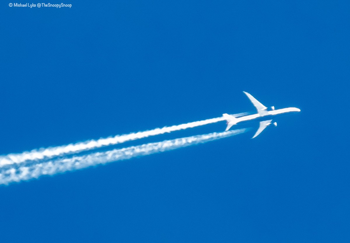 TheSnoopySnoop's tweet photo. #OTT #BA48 #B787 #Dreamliner G-ZBKC
OTT #Belfast a short time ago
Operating #Seattle to #Heathrow #London at 41,000ft
800mm f6.3 1/100s
#planespotting
#AvGeek
#Nikon #P1000
#aviationphotography https://t.co/aqJM37ZCko