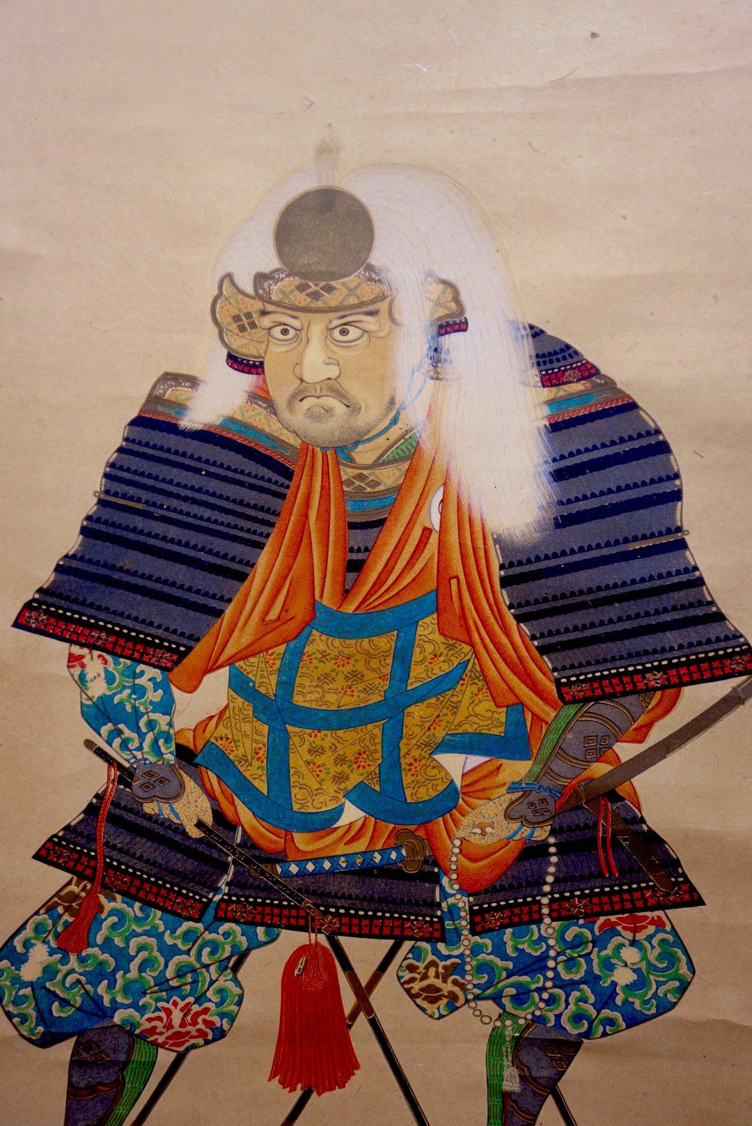 源朝臣かつや 霊夢を見ました 何かの啓示であると考えた嵯峨天皇は 空海に厄除祈祷を命じます この時 空海は自ら三体の厄神明王像を彫りました 残念ながら現存しているものは 門戸厄神に納められている一体のみとされています 絶対秘仏の