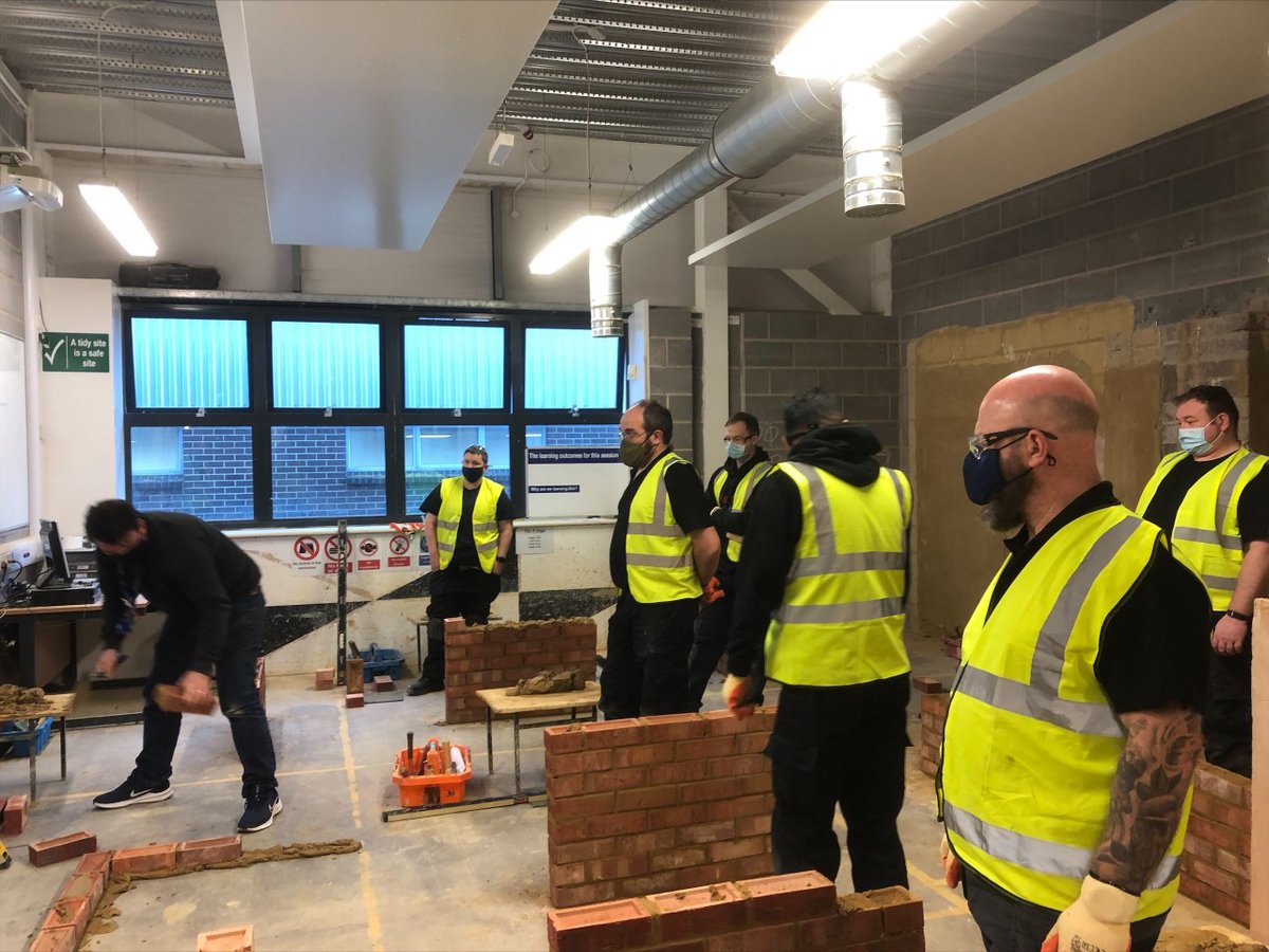 buildingheroes's tweet image. Building Heroes welcomed 22 new students to its Wiltshire College campuses.

Thanks to David Hughes, for sending in these photos of his first week in action. Well done all and best of luck for the coming weeks!

#constructioncourse #womeninconstruction #tradeswomen #womenintrades