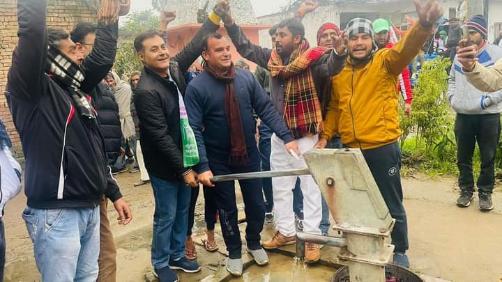 shubhamrld's tweet photo. नलका चल गया है बिजनौर मे 
सारा किचड साफ होगा 

#dr_neeraj_chaudhary 

#ChaudharyJayantSingh #RashtriyaLokDal
@jayantrld @AshutoshRLD @Vivekdeol7 @MalikBirpal @RLDparty @TeamRLD1 https://t.co/DfstVXfjYS