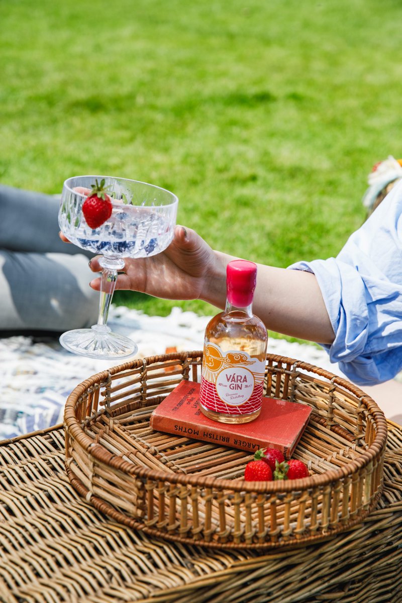 deer_distillery's tweet image. 58 days till Spring!

What season is your favourite?

Our Vára Gin which means means 'becoming Spring' in Old Norse is the perfect serve all season but specifically delicious when sipping in the warmer and lighter days🌹
.
.
.
#deernessdistillery