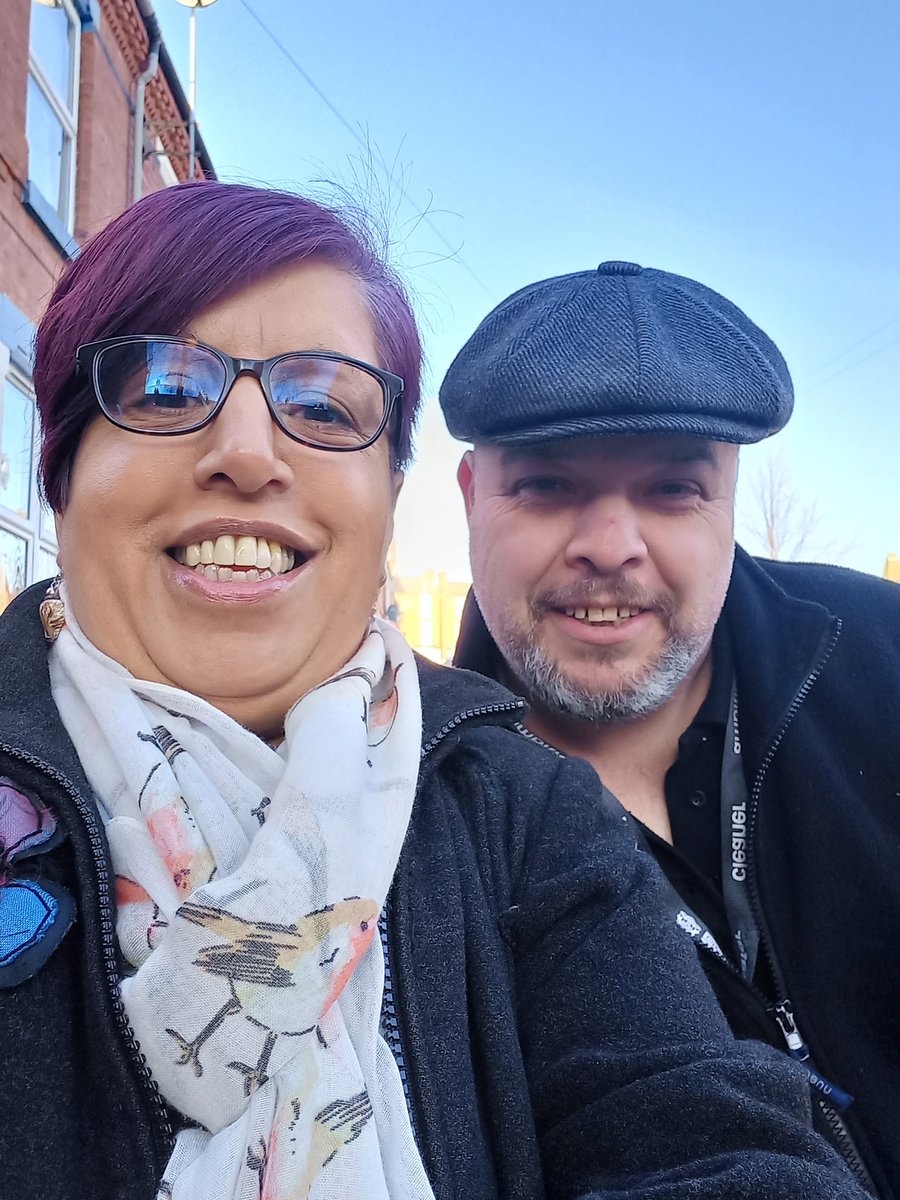 CouncillorQ's tweet photo. Our @SherwoodBerrid1 clean team going the extra mile this Saturday morning in Forest Fields. We can't #MakeBerridgeBeautiful without our fantastic @MyNottingham officers ๐ก๐งน๐๐ https://t.co/uWVk2s8SGp