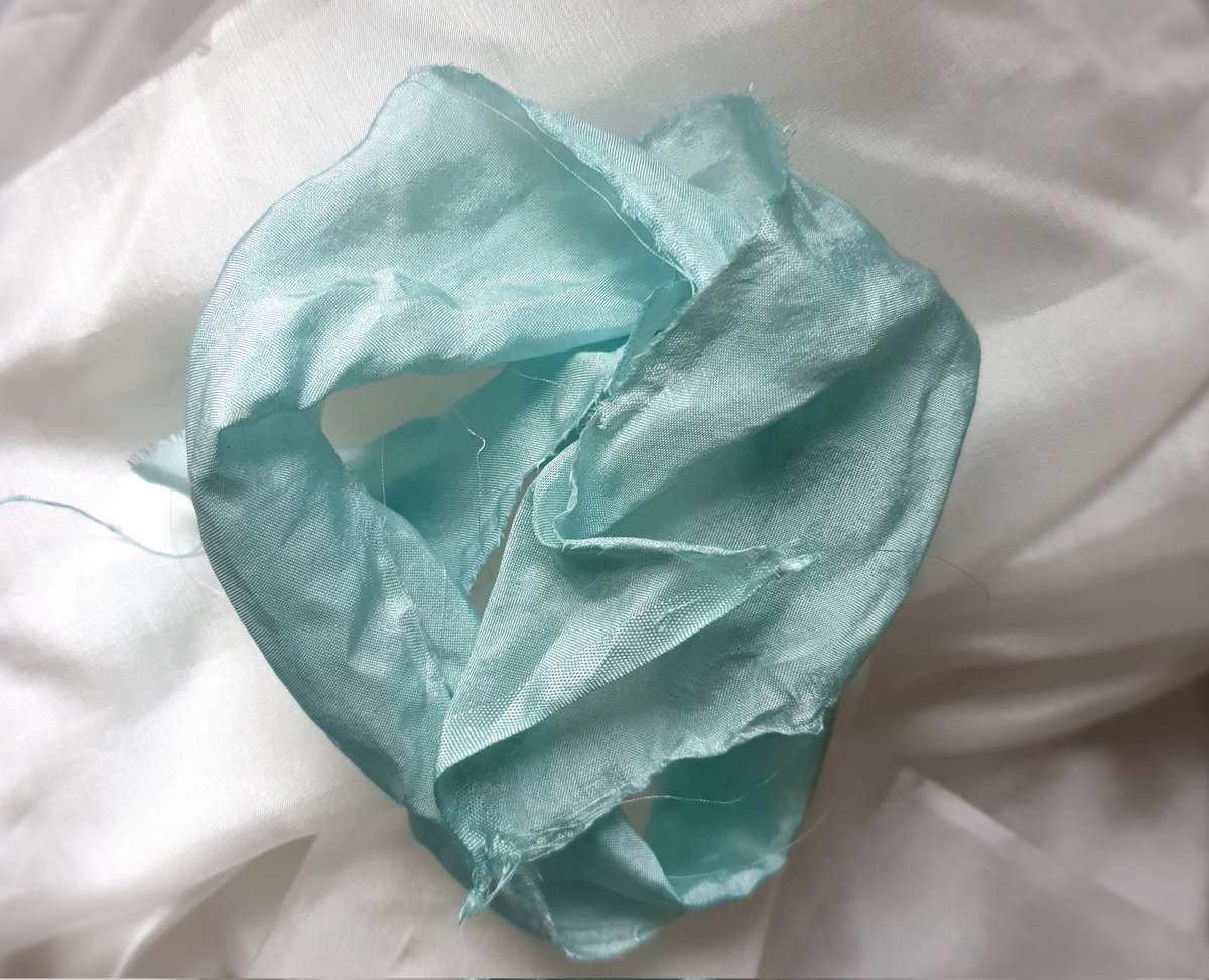 PippaPixley1's tweet photo. This gorgeous teal on silk was made using marine algae as a dye. It also makes a fantastic ink and watercolour too!

#marinealgae #algae #bluealgae #algaedye #natural #naturalpigments https://t.co/YwjtJt5Pgx