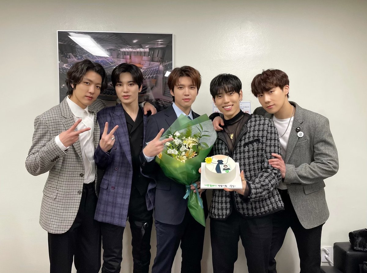 [📸] 220122 #나무컴퍼니신년워크샵 👔

나무컴퍼니 신년워크샵 첫째 날 종료🔚

인스피릿과의 만남을 기다려왔던 이유 때문인지
더욱 애틋하고 행복했던 하루✨
모두 조심히 들어가시고 🛌 
내일도 이 곳에서 만나요💚

#남우현 #NAMWOOHYUN
#INFINITE #인피니트