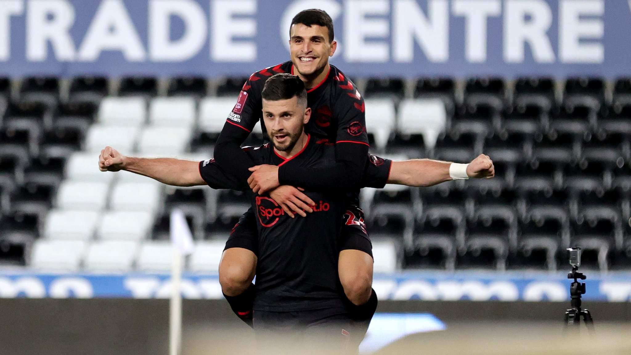  Happy Birthday, Shane Long! The striker turns 35 today. 