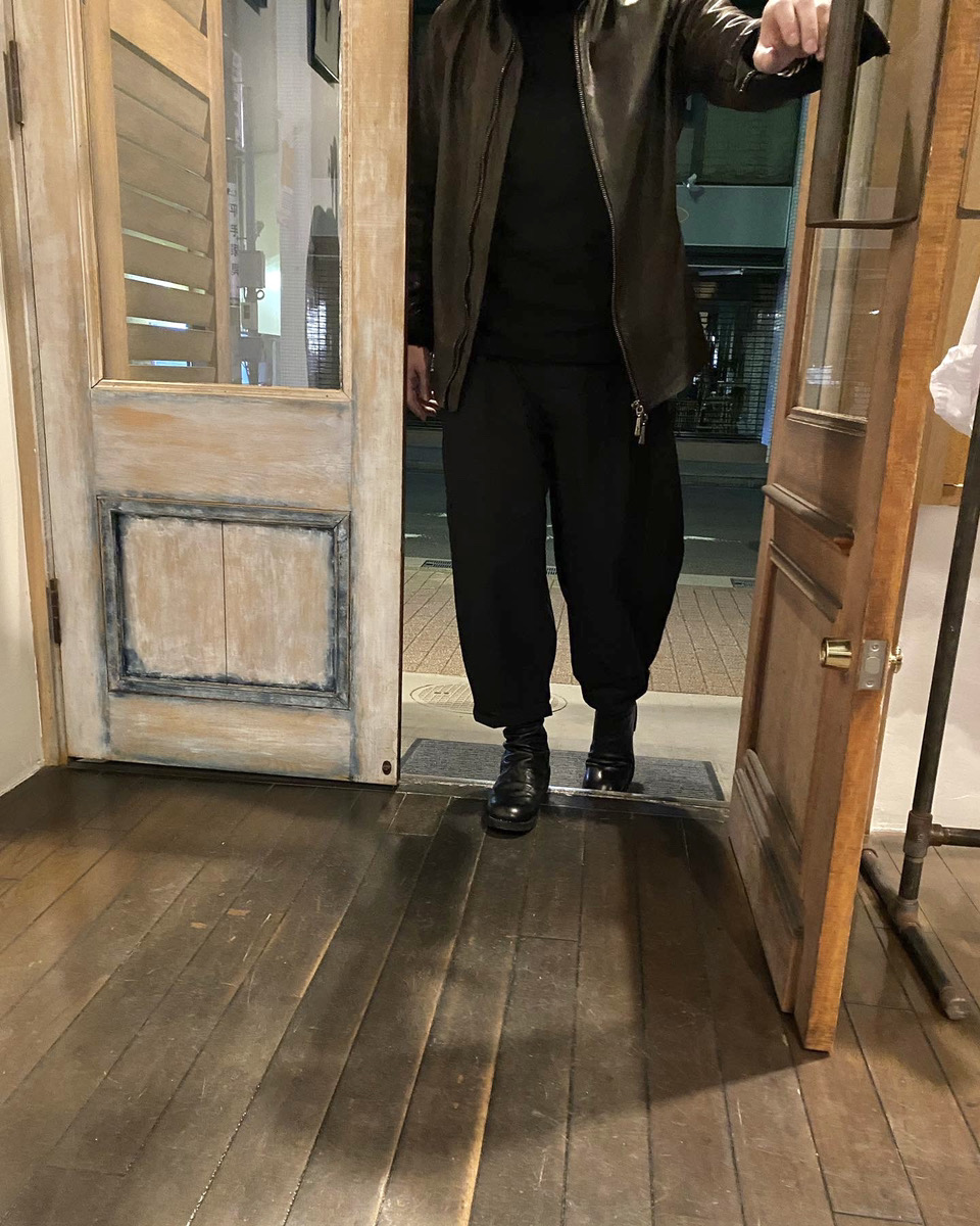 ANNASTESIA_FAS's tweet photo. < masnada 21AW Collection >
ご紹介はガーメントダイを施したラムスキンのトリプルジップジャケット。 全体に施されたブランドの象徴であるスカーステッチは製品染めで生地と同色となり、落ち着きのある独特な風合いの仕上がり。
￥190,300 →￥114,180(税込)
https://t.co/bf5T4ltQNp
#masnada #21AW https://t.co/bIoS3VngTY