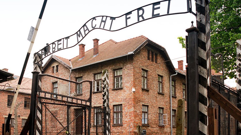 DavidHarrisNY's tweet photo. As #HolocaustRemembranceDay nears, let’s recall AUSCHWITZ-BIRKENAU. 

Between 1940-45, 1 million Jews &amp; 100k Polish Catholics, Soviet POWs &amp; Roma were murdered in this German slave labor and death camp. 

For the sake of the past, and for the sake of the future, we must remember. https://t.co/FMbfsRMm6F