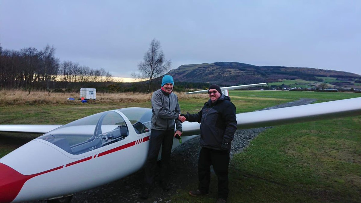 Scottishgliding's tweet photo. First solo for #learntoglide member Stewart Reid and passing his Bronze theory on the same day! Congratulations 👏 Starting 2022 with two huge achievements 🙌
#learntoglide #portmoakairfield #airexperience #newchallenges #taketotheskies https://t.co/JudBXSS5V2