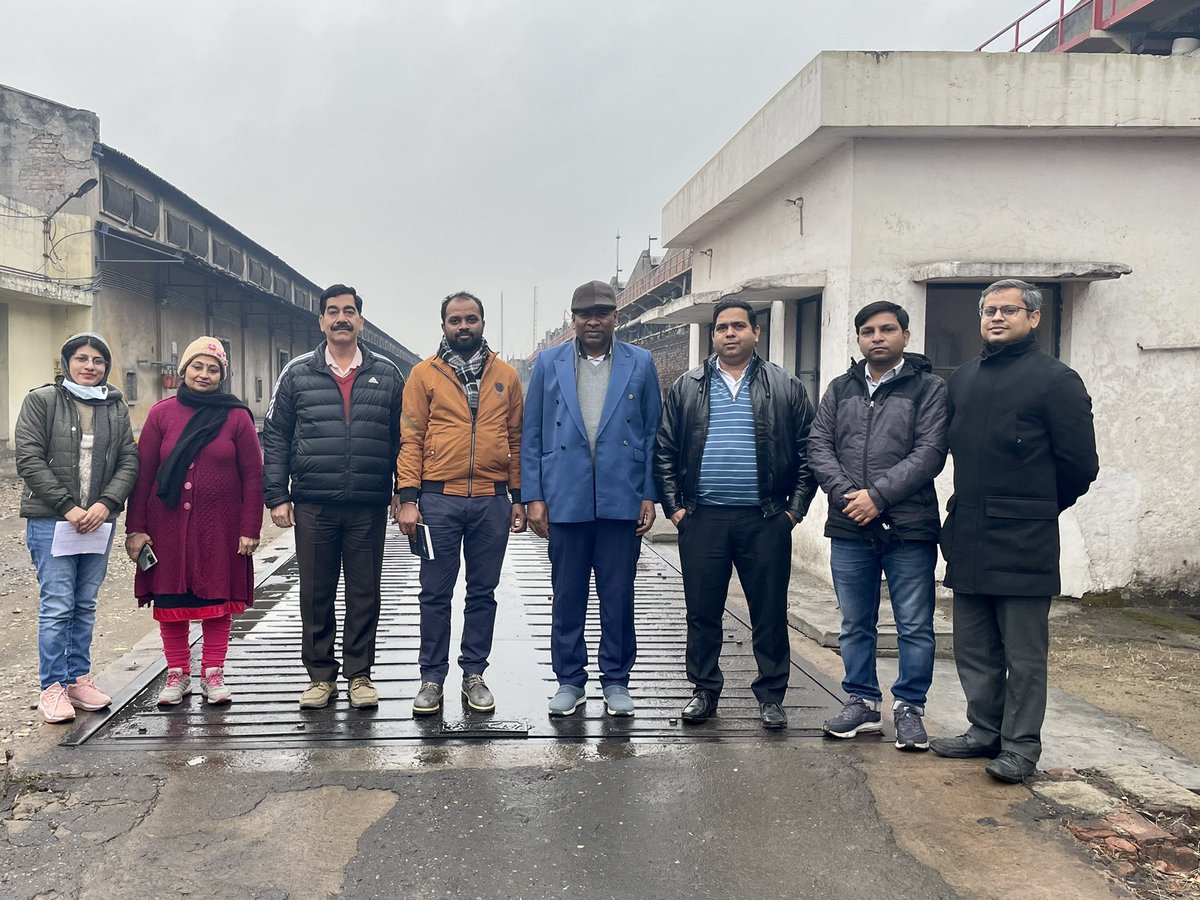 cwcrochandigarh's tweet photo. Scientists from #CIPHET #Ludhiana visited #CentralWarehouse #Ludhiana for feasibility assessment for setting up of pilot commercial CA storage solution for storage of #Onion developed in-house  by @icarciphet https://t.co/aPNO8K0MdR