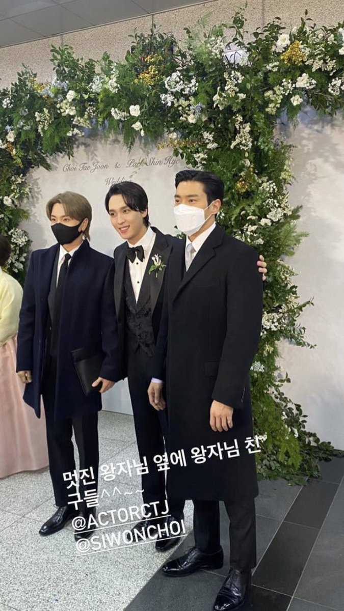 LabelELF's tweet photo. TEUK AND SIWON ATTENDED  to ShinHye and TaeJoong Wedding 💙💙💙💙 #ParkShinHye #ChoiTaeJoon 
#SUPERJUNIOR @SJofficial #LabelELF ctto https://t.co/UWzv9sEvEP