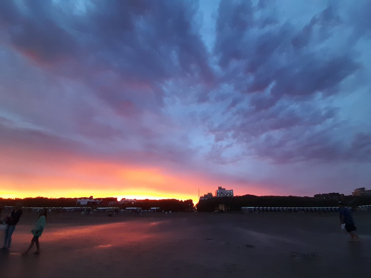Lcingolani5's tweet photo. Que lindo ver los atardeceres en la costa https://t.co/wFXAthJE4C