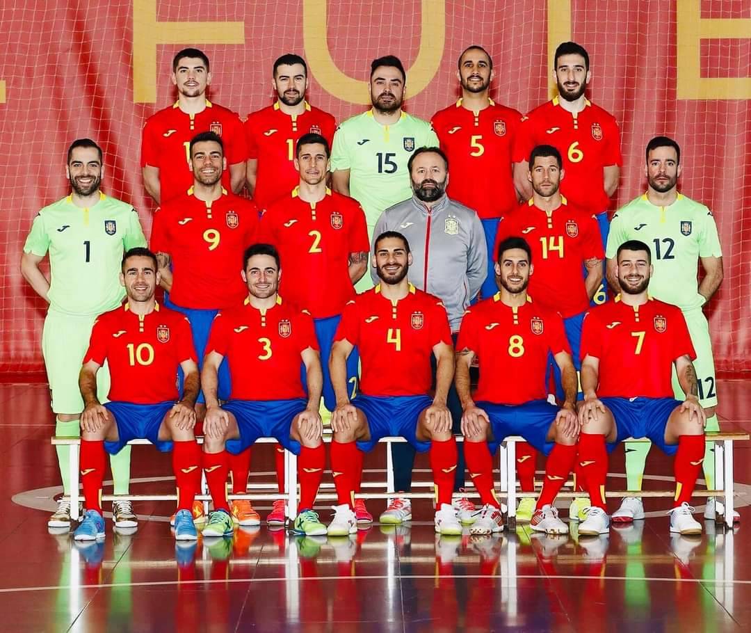 Mencisport's tweet photo. ¡Día de emociones fuertes!
👉 El deporte de #DoñaMencía sigue escribiendo páginas brillantes. Esta tarde #Boyis puede debutar en la Eurocopa de Países Bajos 2022.
17:30h: 🇪🇦#España 🆚 #Bosnia 🇧🇦
📺 Teledeporte | https://t.co/NjcgLm1Qw1 https://t.co/7y6HNqg5BD