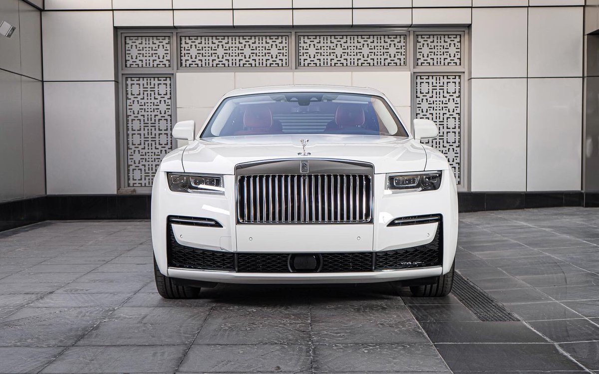 md_samir_'s tweet photo. Now you can put your hands on the gorgeous, fully loaded brand new Rolls Royce Ghost 😍 #rollsroyce #luxurylifestyle #carrentaldubai #burjkhalifa #dubailife https://t.co/znPdNtPoeJ