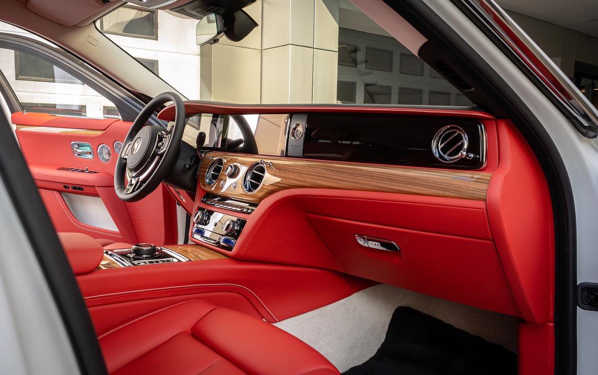 md_samir_'s tweet photo. Now you can put your hands on the gorgeous, fully loaded brand new Rolls Royce Ghost 😍 #rollsroyce #luxurylifestyle #carrentaldubai #burjkhalifa #dubailife https://t.co/znPdNtPoeJ