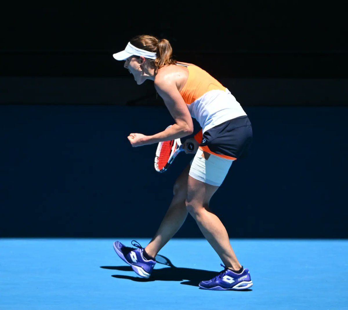 alizecornet's tweet image. NEVER. STOP. FIGHTING ✊

Happy Birthday to me 🥳🔥😁
#secondweek @australianopen

📸 Corinne Dubreuil / FFT