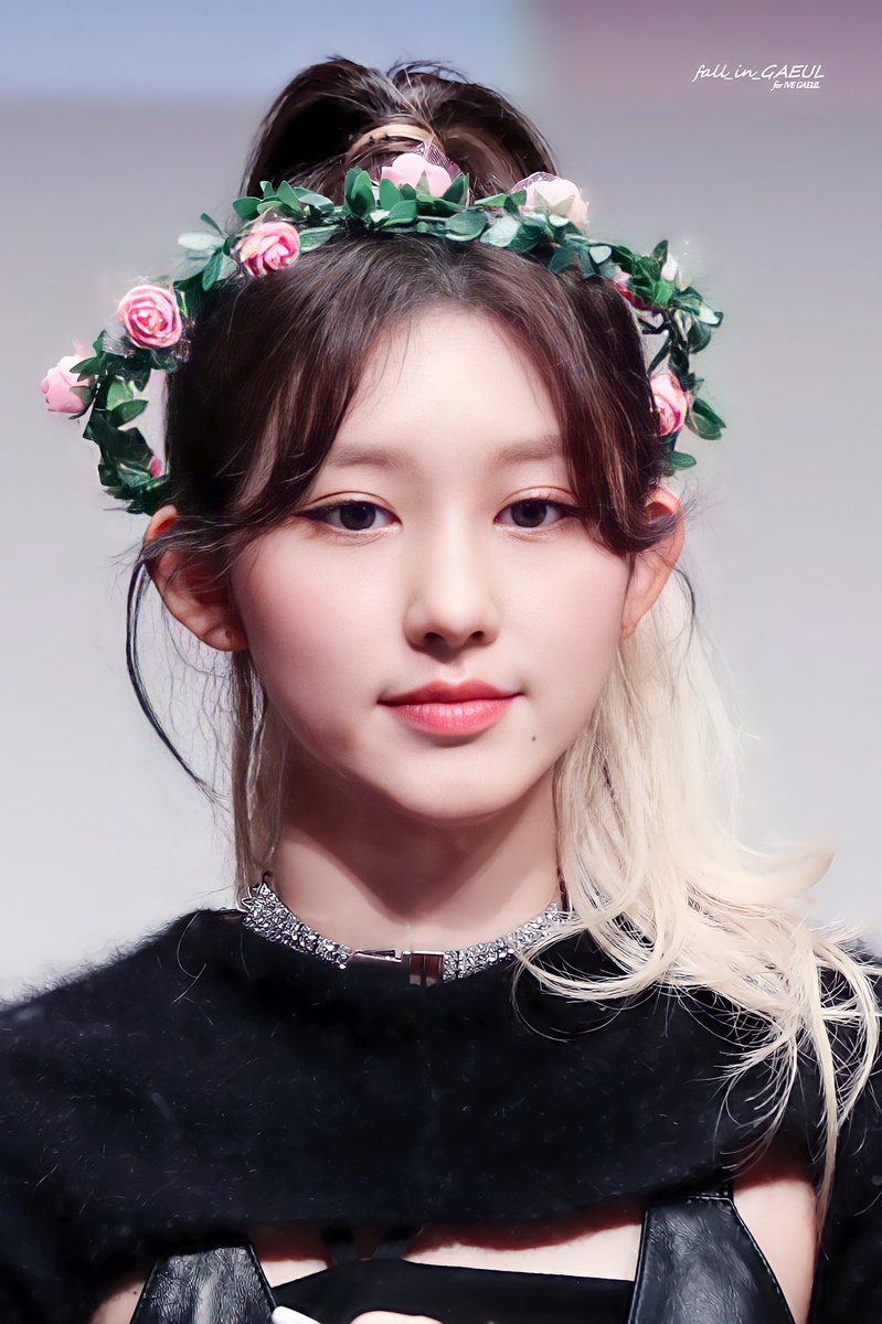 fall_in_gaeul's tweet photo. 211203 ktown4u fansign
Hoping all is well till the end
#IVE #GAEUL #가을 #김가을 #아이브 #ELVEN #IVE_ELVEN @IVEstarship @IVE_twt https://t.co/iYFMChLDc9