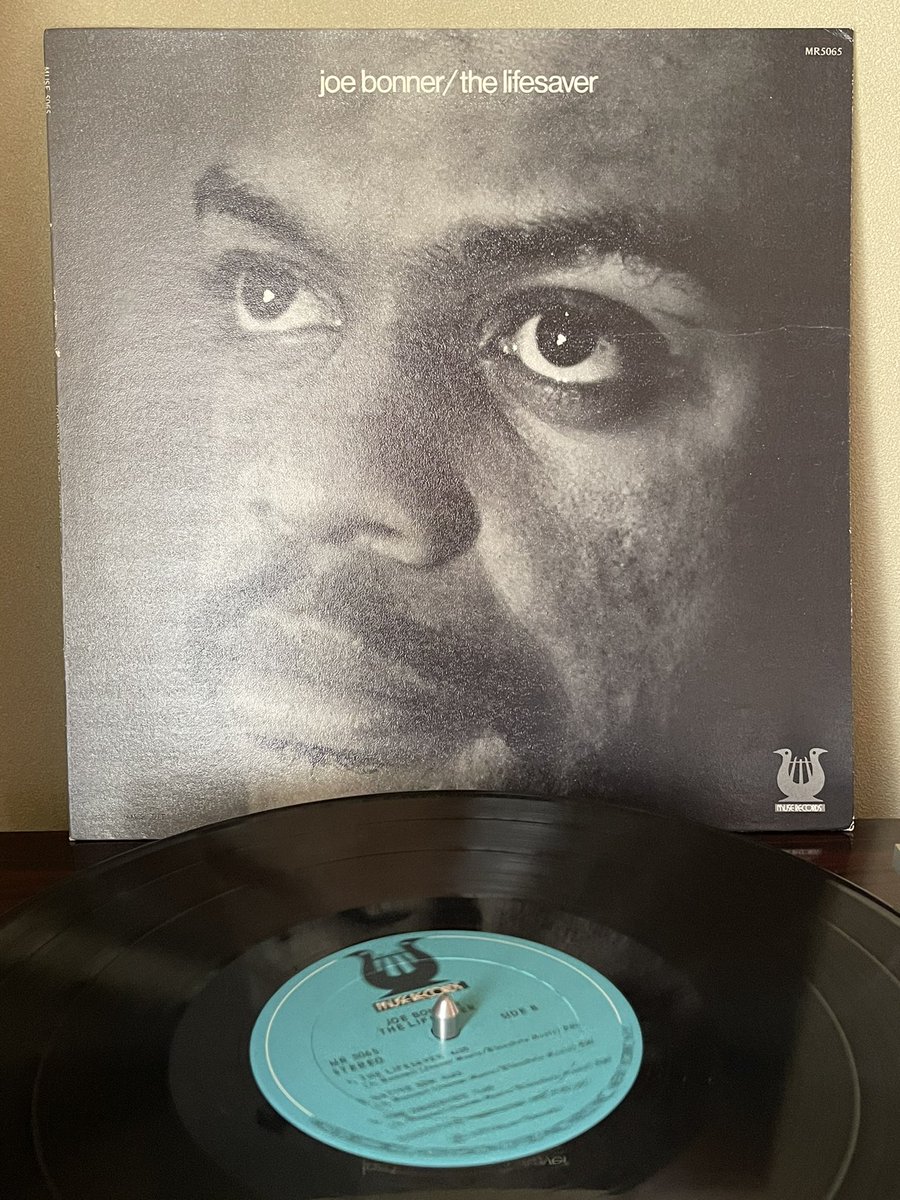 jazzamurai's tweet photo. #JAZZ
#vinyl
#JoeBonner
The  Lifesaver / 1975(MUSE5065)
先程のJosephさんと同一人物。
1st  LP。
Soloで聴くとwikiに書いてあるようにMcCoy Tyner、Art Tatumに影響受けたように聴こえる。
密度の濃い、素晴らしい演奏。
全曲オリジナルなことも高評価。
独特の哀愁というか哀感？があるのも良い。 https://t.co/8rLzKPRoBJ