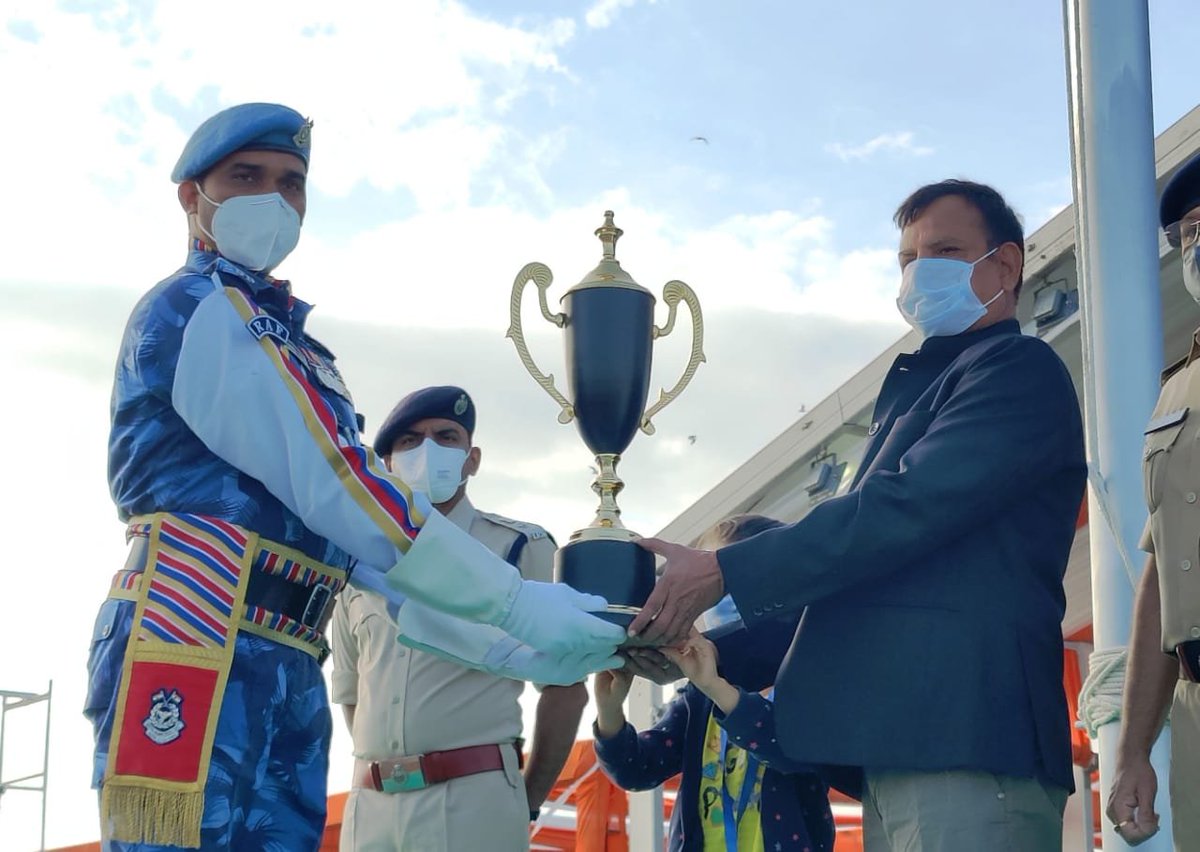 ગીર સોમનાથ : રાજ્યકક્ષાની ૨૬મી જાન્યુઆરીની ઉજવણીની  પૂર્વ તૈયારીઓના ભાગરૂપે રિહર્સલ યોજાયા

🔶 જેમાં સુરક્ષા દળ દ્વારા શિસ્તબદ્ધ રીતે પરેડ યોજવામાં આવી હતી

🔶જિલ્લા કલેકટર રાજદેવસિંહ ગોહીલે વ્યવસ્થાઓની સમીક્ષા કરી

<a href="/collectorgirsom/">Collector Gir Somnath</a> 
#RepublicDay2022