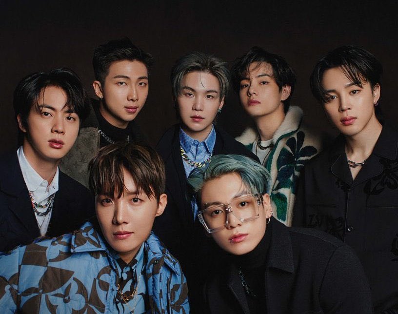 hopilvr's tweet photo. “Irkçılığa karşı duruyoruz. Şiddeti kınıyoruz. Siz, biz ve hepimiz saygı görme hakkına sahibiz. Birlikte dimdik duracağız.” 
— BTS 

#StopAsianHate 
#BillboardRacist https://t.co/fd9klsplYu