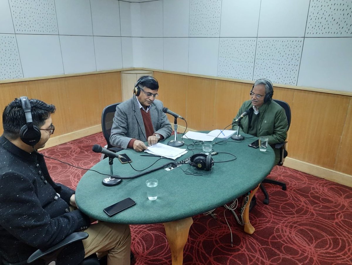 CeodelhiOffice's tweet photo. Interaction of Dr Ranbir Singh,CEO Delhi on AIR (22.01.2022) on NVD 2022(theme- Making Elections Inclusive,Accessible and Participative).
@CeodelhiOffice
#ceodelhioffice #phoneinprogram #NVD2022 #NationalVoterDay #Awareness #programme #chalovoterbanehum #novotertobeleftbehind https://t.co/0dALi7peZv