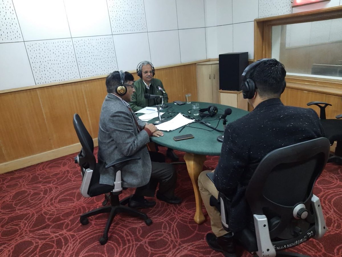 CeodelhiOffice's tweet photo. Interaction of Dr Ranbir Singh,CEO Delhi on AIR (22.01.2022) on NVD 2022(theme- Making Elections Inclusive,Accessible and Participative).
@CeodelhiOffice
#ceodelhioffice #phoneinprogram #NVD2022 #NationalVoterDay #Awareness #programme #chalovoterbanehum #novotertobeleftbehind https://t.co/0dALi7peZv