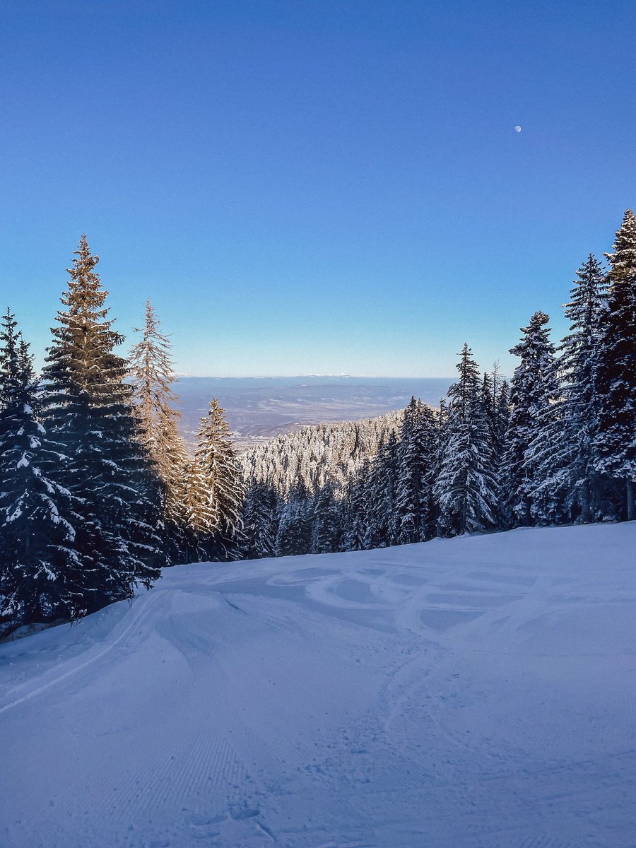 theweekendfox's tweet photo. Don’t sleep on #Bulgaria. It should be on everyone’s travel list. https://t.co/IBE9W0P8cH
