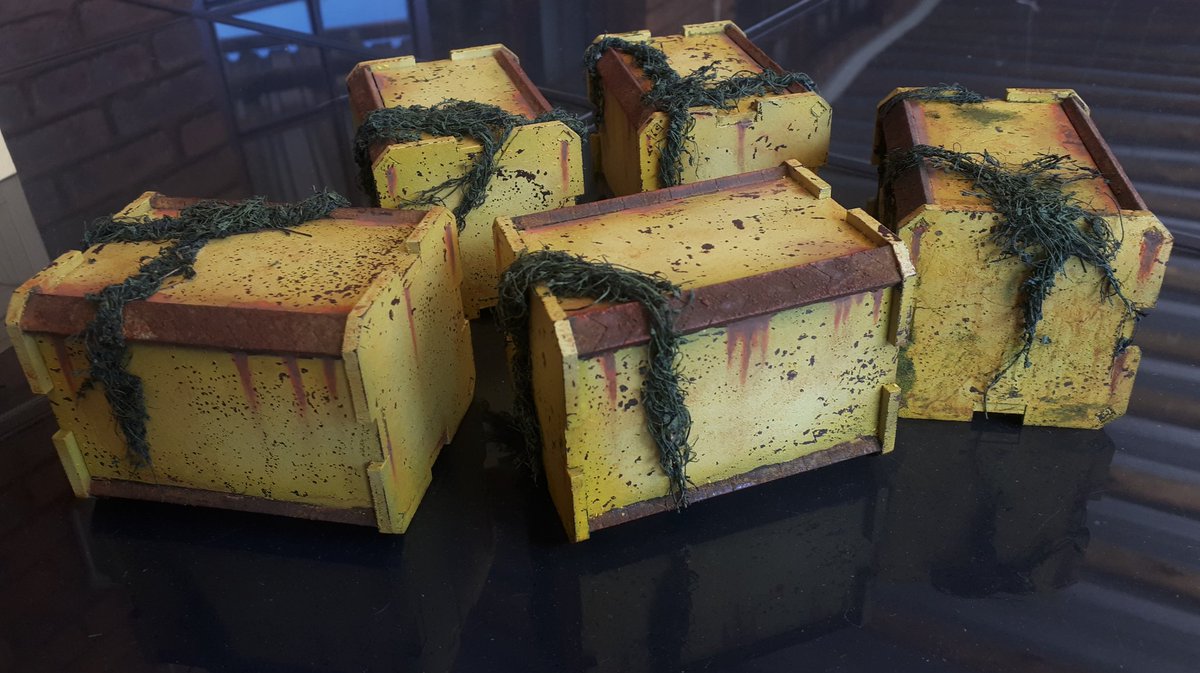Jungle containers done. I wonder what's inside? Ancient artefacts? Alien fruits? Endorian marching powder? The bones and fedora of an  archaeologist? 🤷‍♀️

#infinityterrain #wargaming #jungle #atek #InfinityTheGame #wargamingterrain