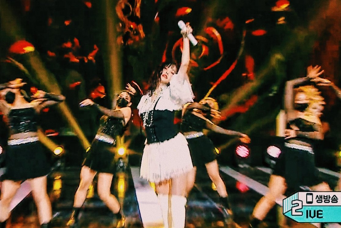 _mademydayz's tweet photo. always great to see her on stage. 🖤 https://t.co/VYhvDVFdC7