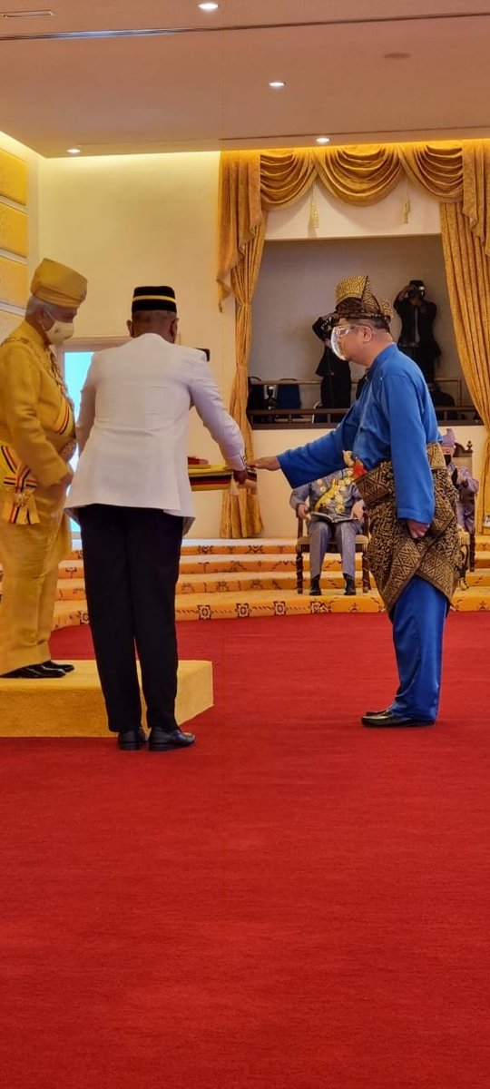 JkrParlimen's tweet photo. PENGURNIAAN DARJAH KEBESARAN NEGERI SEMBILAN KEPADA YBrs. Ir. RAHMAT BIN RASHIB

Setinggi-tinggi tahniah diucapkan kepada YBrs. Ir. Rahmat bin Rashib, Pengurus Besar Kanan Pembinaan, Pasukan Projek Khas CKBA1 atas pengurniaan Darjah Perkerti Terpilih (D.P.T.) Negeri Sembilan. https://t.co/d6WgGmslj9