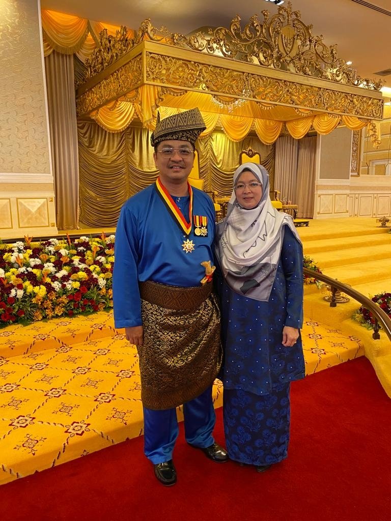 JkrParlimen's tweet photo. PENGURNIAAN DARJAH KEBESARAN NEGERI SEMBILAN KEPADA YBrs. Ir. RAHMAT BIN RASHIB

Setinggi-tinggi tahniah diucapkan kepada YBrs. Ir. Rahmat bin Rashib, Pengurus Besar Kanan Pembinaan, Pasukan Projek Khas CKBA1 atas pengurniaan Darjah Perkerti Terpilih (D.P.T.) Negeri Sembilan. https://t.co/d6WgGmslj9