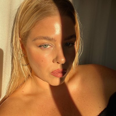 ValeBonet's tweet photo. #NuevaFotoDePerfil https://t.co/atw611rqf9