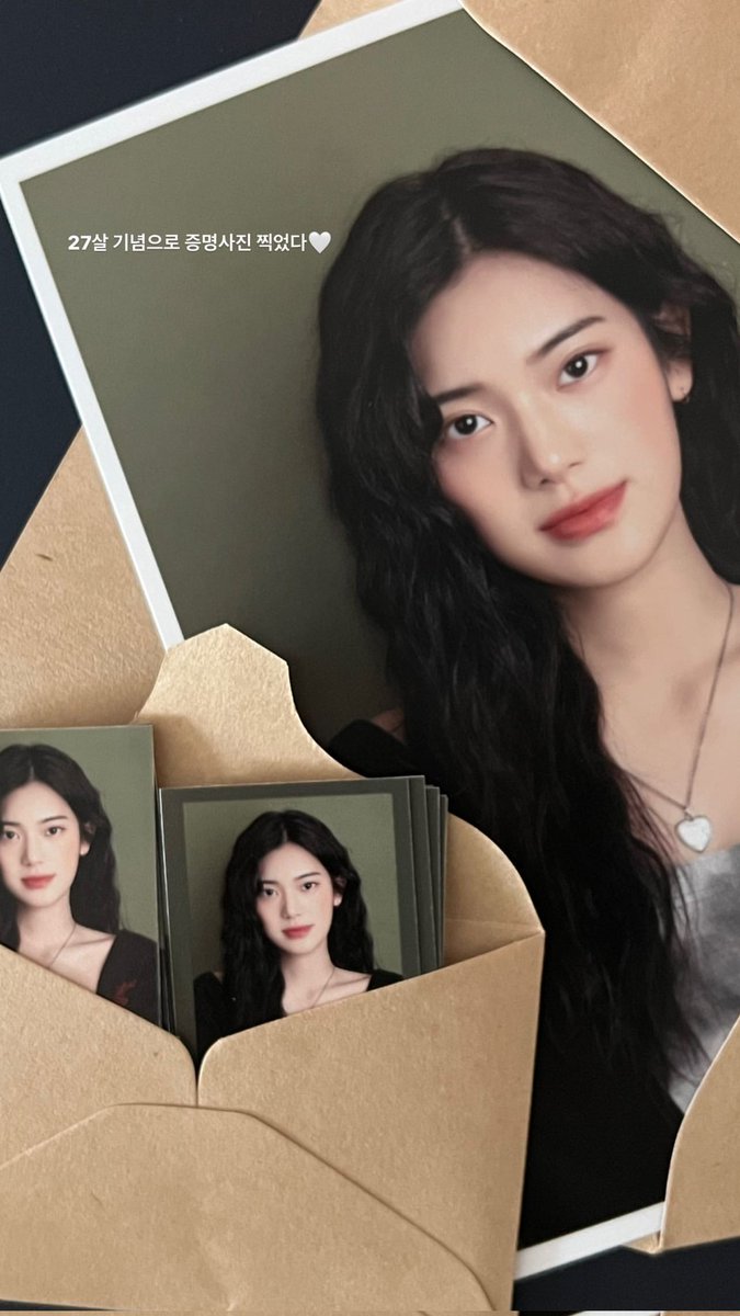 Minseoir's tweet photo. Engraving story and life journey through every ID pictures, and I'm here, taking and renewing my ID picture to celebrate my 27th birthday on April 9th. New age, new picture and new stories to perpetuate; I'm so ready for all of that. https://t.co/IqBLEagRZd
