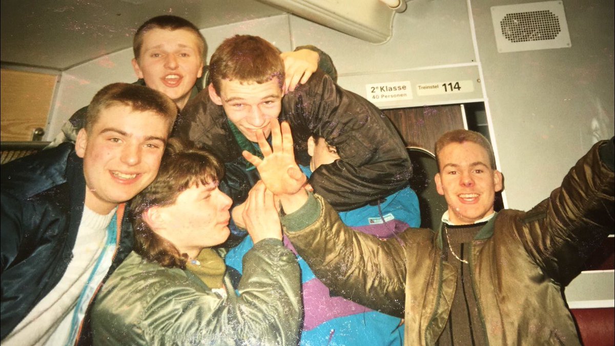 Vanavond Willem2 uit.
Midden jaren 80 waren dat andere supporterstijden, met de meermanskaart naar Tilburg. Inclusief ns en hetmandat pet😂, en uiteraard groene bomber!