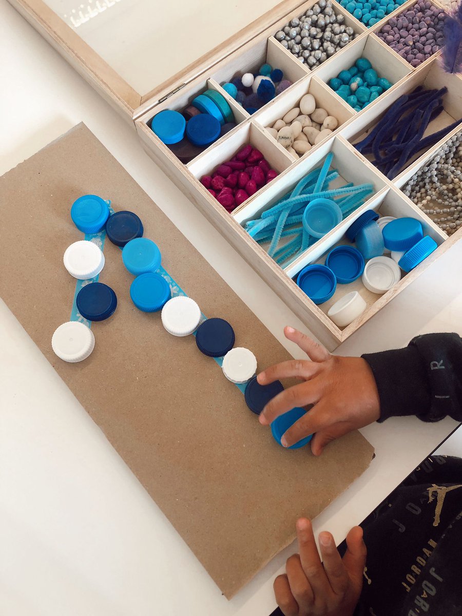 grasisoler's tweet photo. Qui ha dit que les matemàtiques són avorrides? A la classe dels cavalls fem taller de matemàtiques manipulatives. Propostes engrescadores que fan que els protagonistes de l'aprenentatge siguin ells mateixos!
#matemàtiques 
#infantil
#manipulem
#juguem
#aprenentatge https://t.co/CuMWRUDEpT