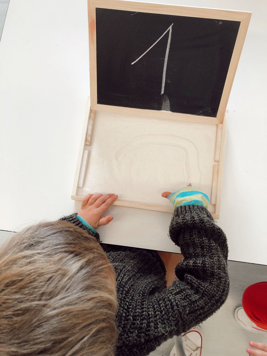 grasisoler's tweet photo. Qui ha dit que les matemàtiques són avorrides? A la classe dels cavalls fem taller de matemàtiques manipulatives. Propostes engrescadores que fan que els protagonistes de l'aprenentatge siguin ells mateixos!
#matemàtiques 
#infantil
#manipulem
#juguem
#aprenentatge https://t.co/CuMWRUDEpT