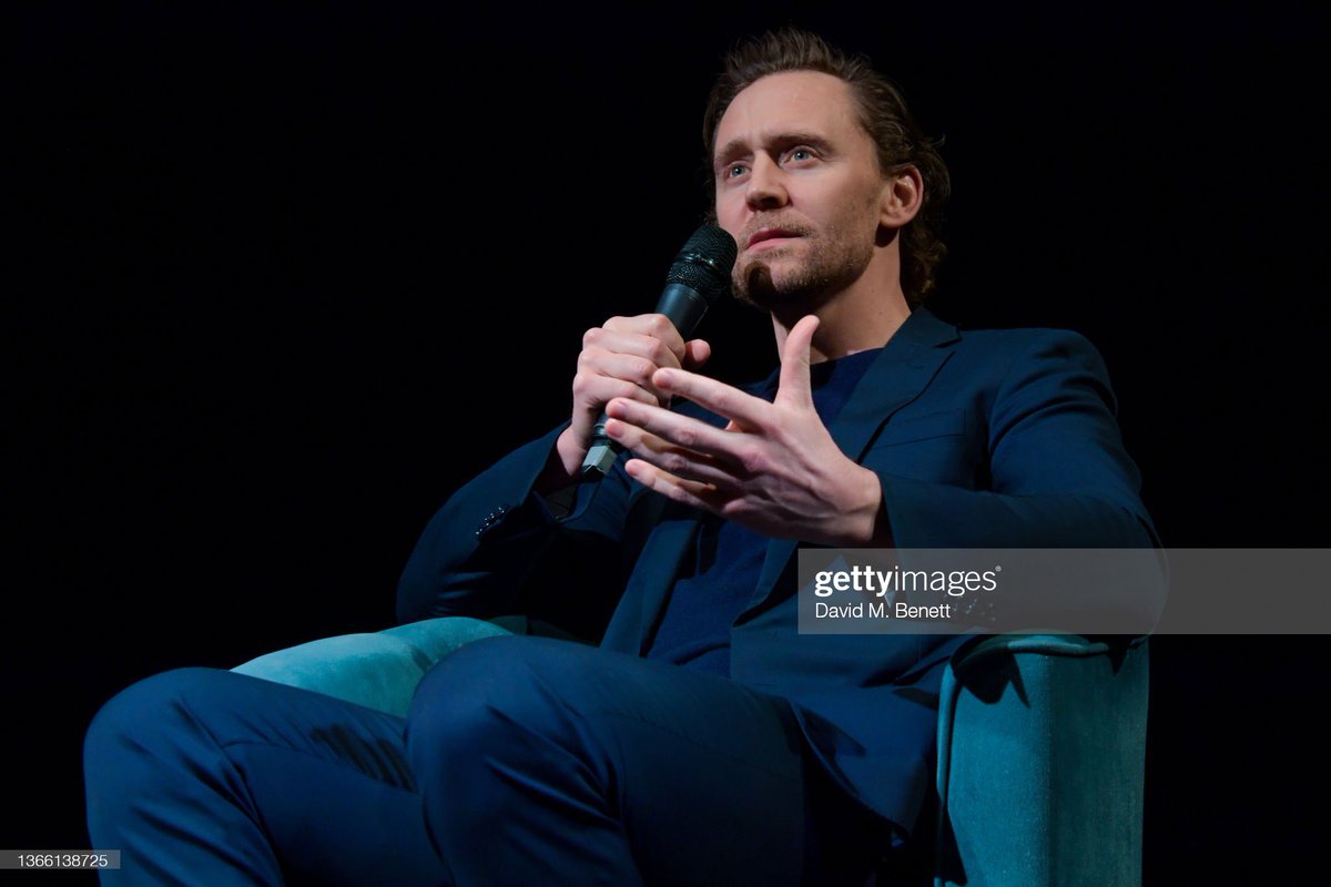 amanda_tom_fan's tweet photo. These new pics…🤌🏻💙🦋 Jan. 21,2022 I love their friendship. #TomHiddleston #BenedictCumberbatch #amazingguys #ThePowerOfTheDog #bafta https://t.co/Yeviv09xBS