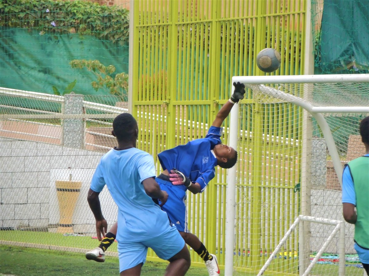 mbalwacl's tweet photo. Saving the day. 

#goalkeeper #goal #goalkeeper #keeping #goals #goalsaves #goalkeeper #goalkeepergloves https://t.co/fHTtBqpYPb