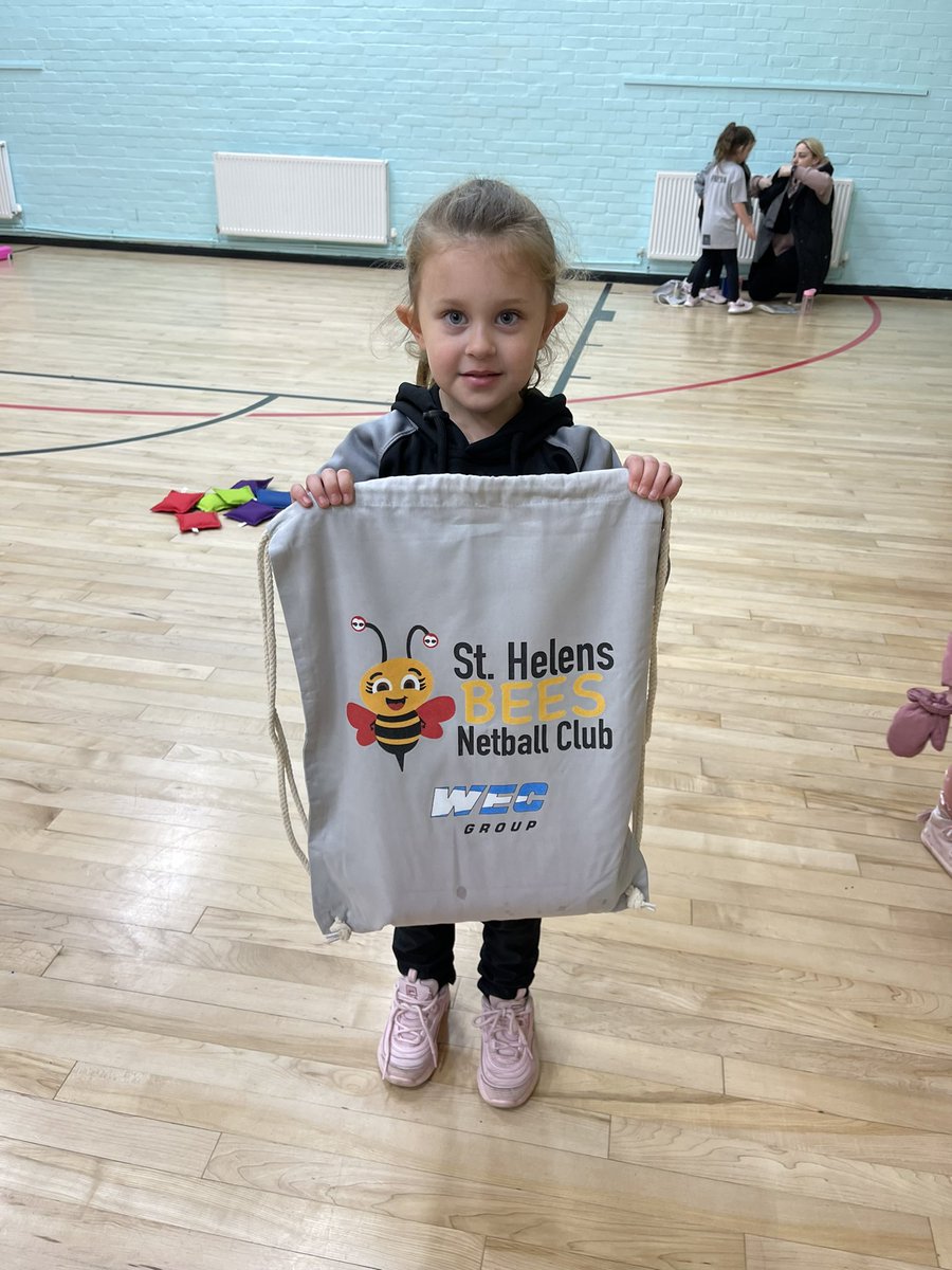 sthelensbees's tweet photo. Another appreciation post! Thank you @wecgroupltd (Knowsley) for sponsoring our superstar netballers and providing them with kit bags β€οΈππ They were a big hit ππ»ππ» #sthelensbeesnetballclub #shbn #beenetball #minibees #buzzerbees #netball #sthelenssport #merseysidenetball https://t.co/xuOzPNisBG