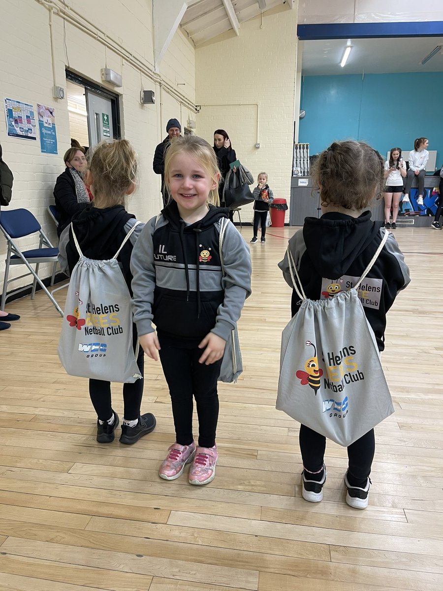 sthelensbees's tweet photo. Another appreciation post! Thank you @wecgroupltd (Knowsley) for sponsoring our superstar netballers and providing them with kit bags β€οΈππ They were a big hit ππ»ππ» #sthelensbeesnetballclub #shbn #beenetball #minibees #buzzerbees #netball #sthelenssport #merseysidenetball https://t.co/xuOzPNisBG