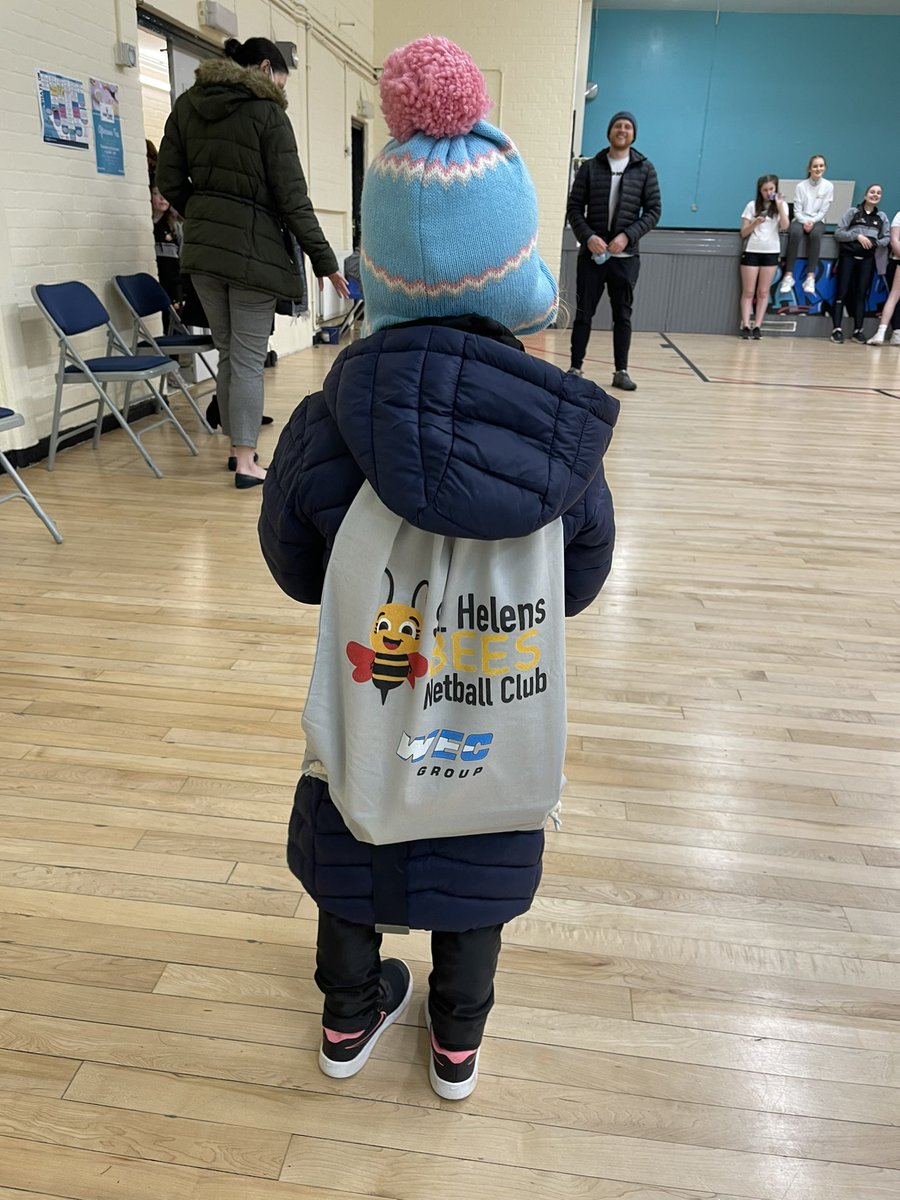 sthelensbees's tweet photo. Another appreciation post! Thank you @wecgroupltd (Knowsley) for sponsoring our superstar netballers and providing them with kit bags β€οΈππ They were a big hit ππ»ππ» #sthelensbeesnetballclub #shbn #beenetball #minibees #buzzerbees #netball #sthelenssport #merseysidenetball https://t.co/xuOzPNisBG