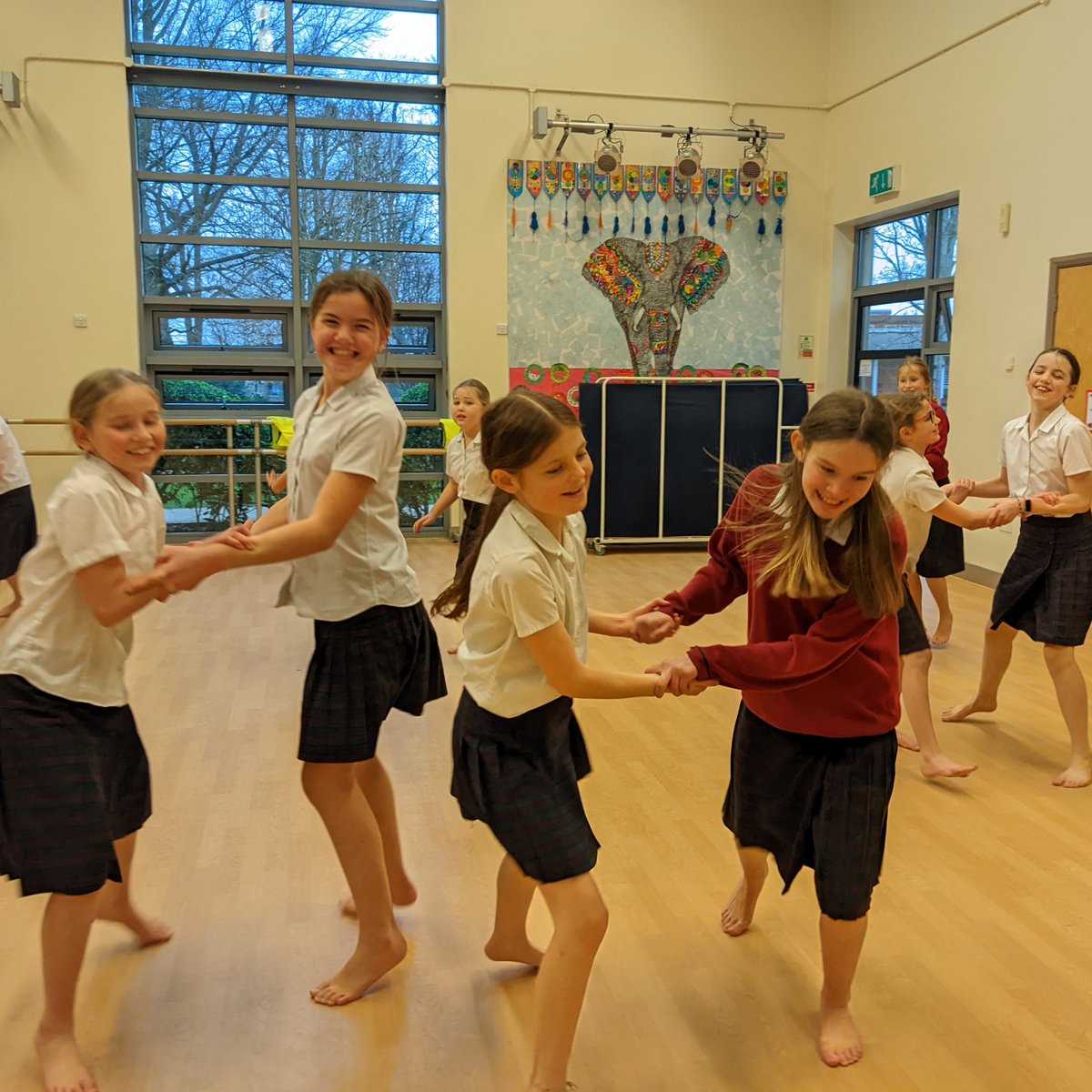 RedmaidsJuniors's tweet photo. We hope that (like our Junior School pupils) you are heading into the weekend with a smile on your face and a spring in your step 😊
#juniorschool #activityhour #countrydancing #happydays https://t.co/vd25feJQ9a