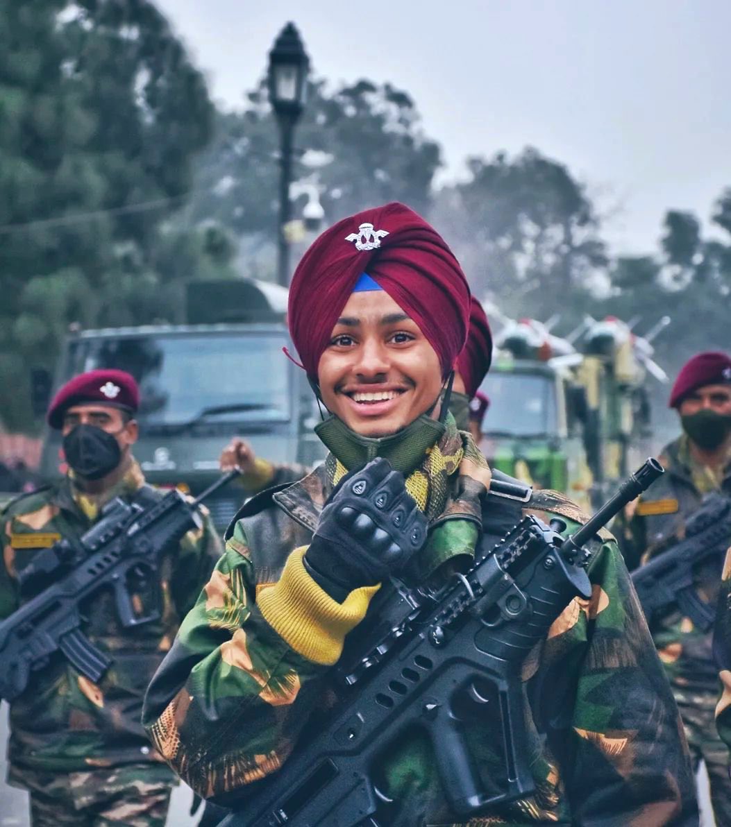 Soldierathon's tweet photo. The Striker ⚔️ 
Young Paratrooper ❤️🌹💪🇮🇳
#RepublicDayRehearsal https://t.co/bJnAPXNZVH