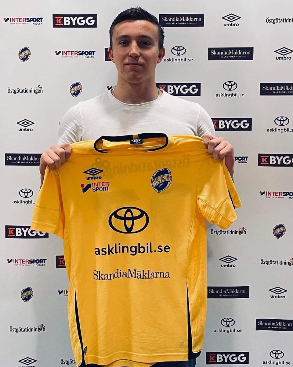 Mjolbyaiff's tweet photo. VÄLKOMMEN VIKTOR SJÖÖ!
Det känns härligt att få inleda helgen med ett starkt nyförvärv till MAI. Mittbacken Viktor Sjöö, i fjol i det Huddinge som slutade fyra i vår division 2-serie, har tränat med oss några veckor och nu är avtalet klart. 💛💛💛 https://t.co/vRiiWLQ3zV