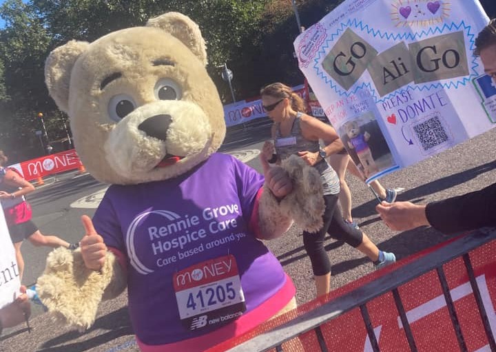 rgphospice's tweet photo. Be part of the @LondonMarathon Marathon 2022! 🏅 Have you always wanted to run this iconic race? The buzz around the event is like no other, and we have limited charity spaces for those who want to take on the challenge. 💪 Find out more at 👉 https://t.co/wHDCq0FfUc https://t.co/bbttXgJBEh